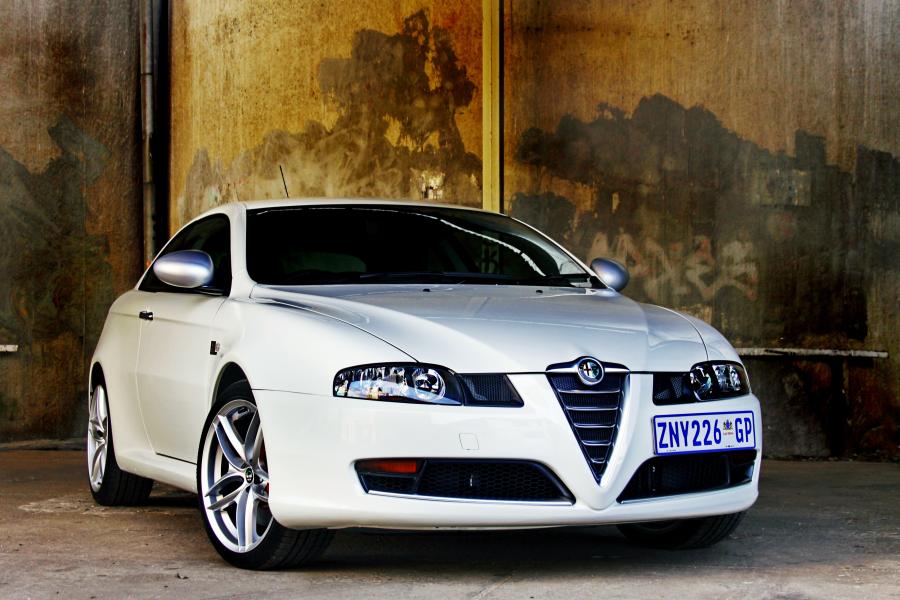  Alfa Romeo GT Limited Edition (937C) 2010 года  (фото 7 из 8)